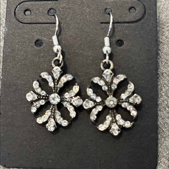 🌻3/$15 Gunmetal Tone 13 Strand Chain Necklace & Rhinestone Earring Set - Picture 2 of 5